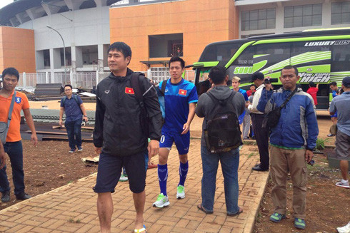 Sân đấu ngổn ngang như công trường ảnh 1