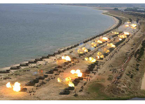 Nắm trong tay hai lý do này, Kim Jong-un sẽ không dễ dàng nhún nhường trước các động thái đe dọa của Mỹ, thậm chí Bình Nhưỡng còn ngang nhiên thách thức bằng các tuyên bố mới nhất của mình rằng nước này sẽ không ngừng thử nghiệm hạt nhân và phát triển tên lửa đạn đạo.