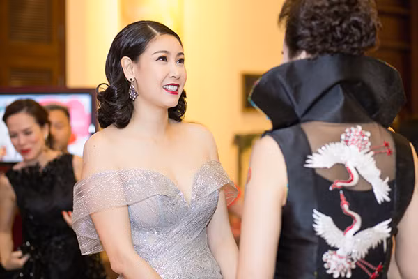 Hà Kiều Anh đẹp tựa nữ thần với váy dạ hội xuyên thấu ảnh 5