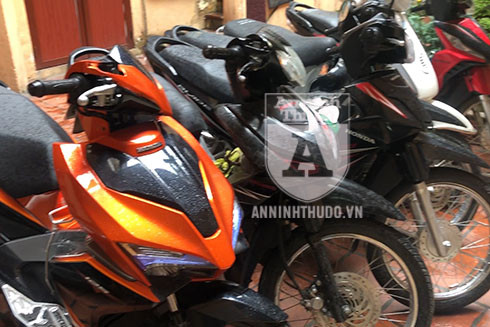 Đột nhập khu tập thể "cuỗm" 6 xe máy trong đêm ảnh 3 Đột nhập khu tập thể "cuỗm" 6 xe máy trong đêm ảnh 3