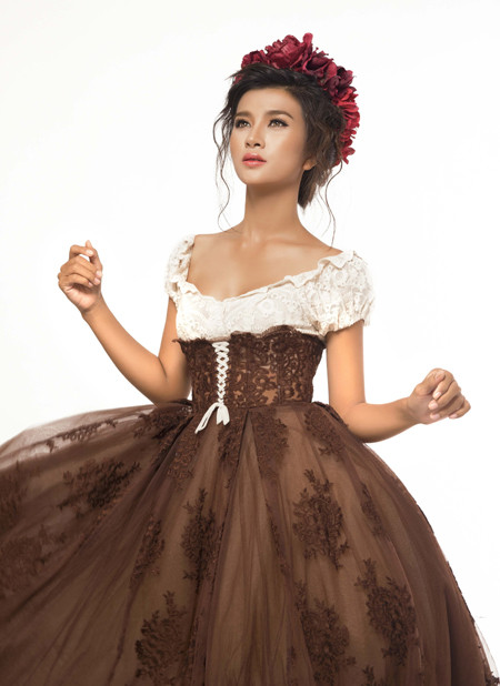 Kim Tuyến khoe nhan sắc gợi cảm như nàng công chúa trong cổ tích ảnh 5