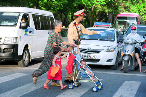 CSGT không đơn thuần chỉ biết phân luồng, điều khiển giao thông ảnh 8 CSGT không đơn thuần chỉ biết phân luồng, điều khiển giao thông ảnh 8