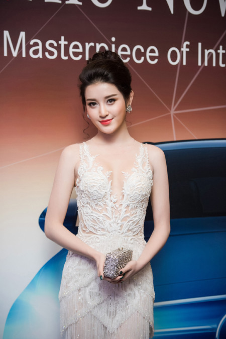 Diện váy xuyên thấu, Á hậu Huyền My khoe vòng một quyến rũ ảnh 4 Diện váy xuyên thấu, Á hậu Huyền My khoe vòng một quyến rũ ảnh 4