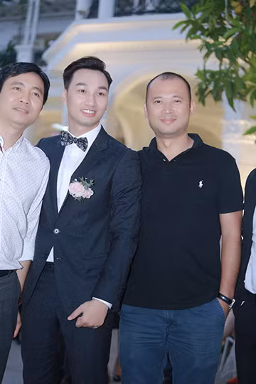 MC Thành Trung rạng rỡ đón dâu bằng xe sang Maybach ảnh 7
