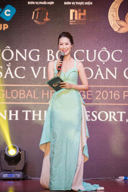 Dương Thuỳ Linh vai trần quyến rũ, đọ sắc Hoa hậu Jennifer Phạm ảnh 4