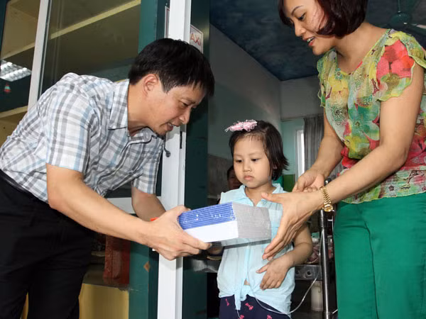 Mang tiếng trống lân đến với bệnh nhân nhỏ tuổi ảnh 4