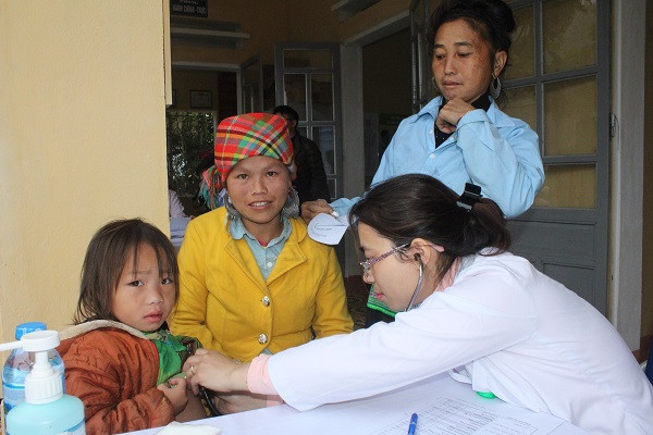 Tấm lòng của các y bác sỹ Thủ đô đến với bà con vùng cao ảnh 11