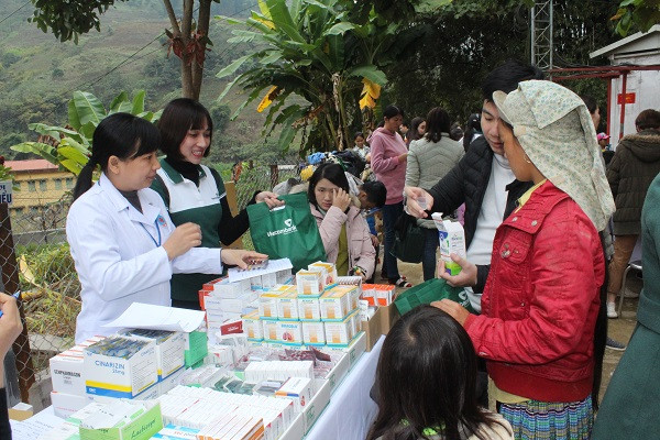 Tấm lòng của các y bác sỹ Thủ đô đến với bà con vùng cao ảnh 14
