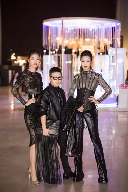 Choáng ngợp với phong cách thời trang ấn tượng của Hoa hậu Mỹ Linh tại VIFW 2016 ảnh 11