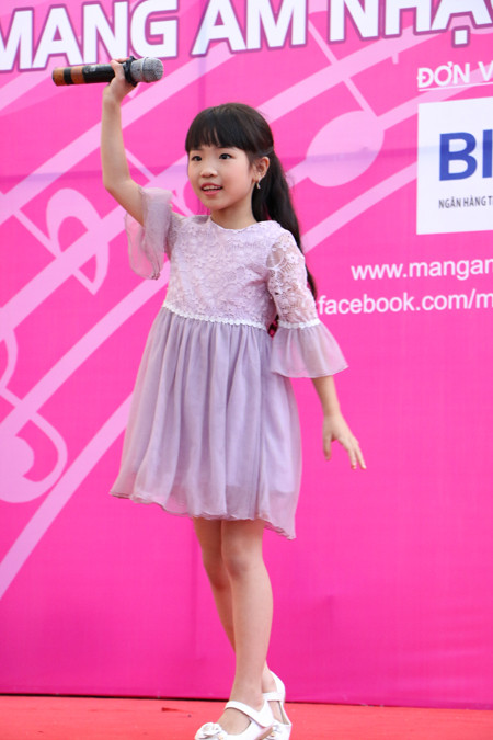 Nghệ sĩ hài Trà My khóc nức nở vì… "nhiễm HIV" ảnh 9