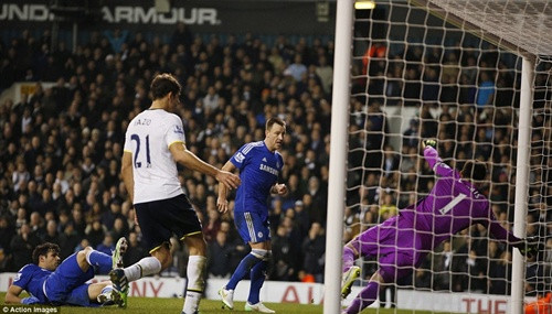 Chùm ảnh: Đêm “kinh hoàng” của Chelsea trên sân White Hart Lane ảnh 7