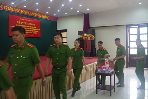  Công an quận Hoàn Kiếm chung tay hướng về đồng bào vùng lũ ảnh 3