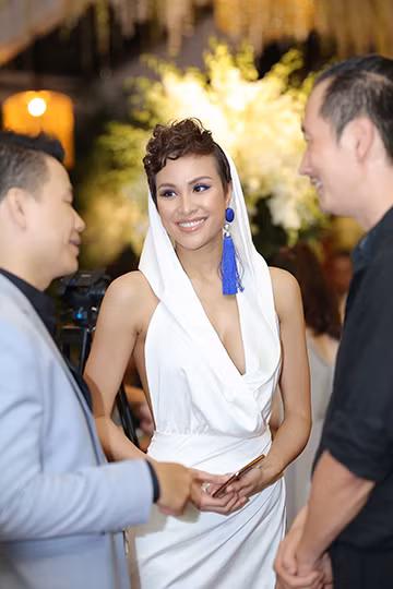 Phương Mai hở táo bạo, khoe trọn hình xăm ở lưng ảnh 9