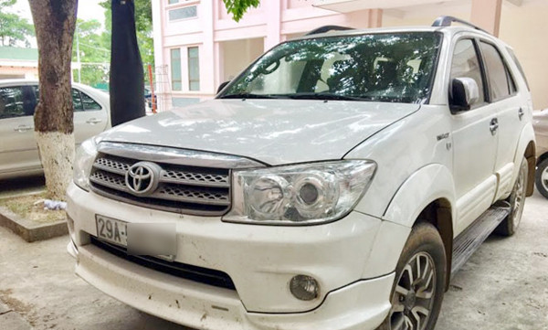 Lộ 2 bánh heroin trong xe ô tô, đối tượng định bỏ trốn ảnh 2