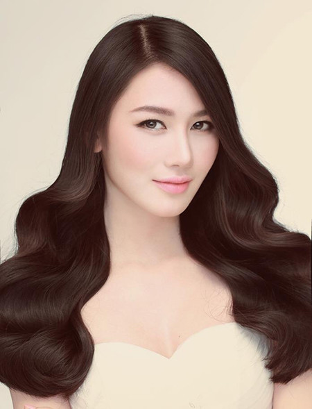 Hoa hậu Tường Vy - cô gái ngoan của “ông trùm chân dài” Vũ Khắc Tiệp ảnh 2