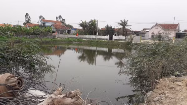 Nữ sinh lớp 11 để lại thư tuyệt mệnh rồi nhảy ao tự tử ảnh 1