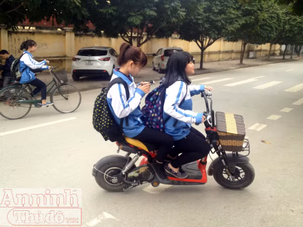 Báo động đỏ ý thức chấp hành luật giao thông của học sinh Thủ đô ảnh 2