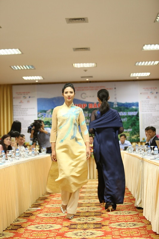 Festival Hoa Đà Lạt 2017: Lấy lại niềm tin cho lụa Việt ảnh 3