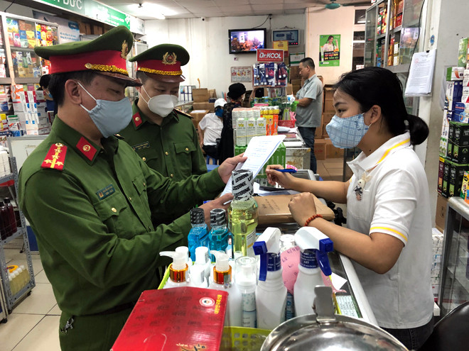 Bất ngờ "đột kích" chợ thuốc Ngọc Khánh mùa dịch Covid-19 ảnh 1 Bất ngờ "đột kích" chợ thuốc Ngọc Khánh mùa dịch Covid-19 ảnh 1