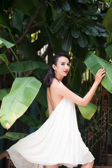 Hoa hậu Ngọc Diễm gợi cảm khoe lưng ong xuống phố ảnh 2