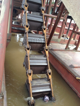 Cận cảnh những "quái vật" khổng lồ quần nát lòng sông Hồng ảnh 6