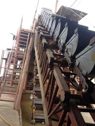 Cận cảnh những "quái vật" khổng lồ quần nát lòng sông Hồng ảnh 8