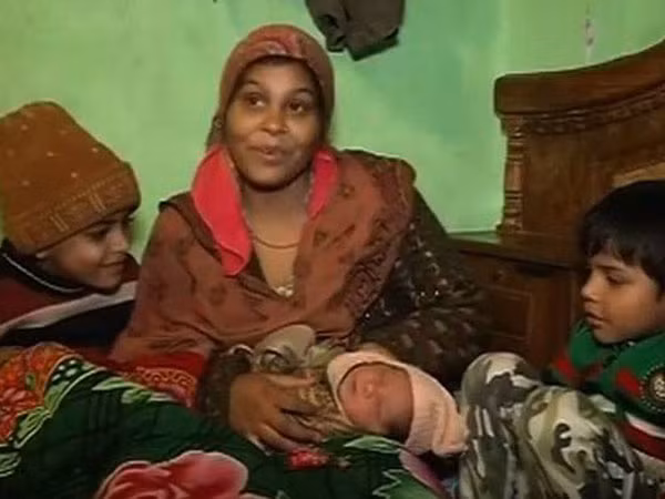 Đẻ rơi trên taxi, đặt tên con là Uber ảnh 1