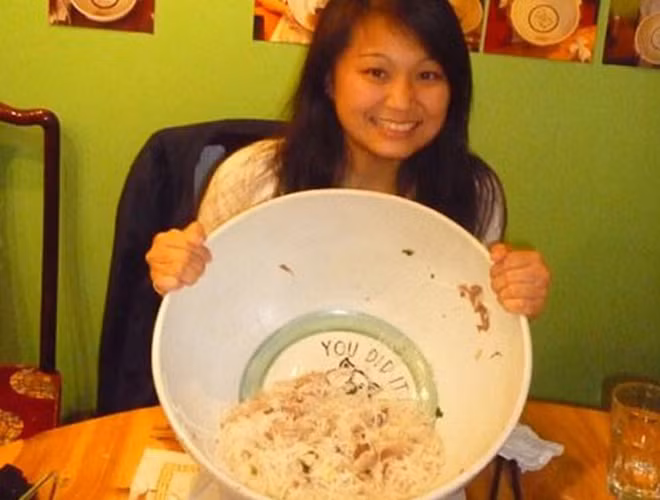 Nhưng sợ vì tô phở quá lớn, khiến cho việc ăn hết nó đối với một số người là nhiệm vụ bất khả thi.