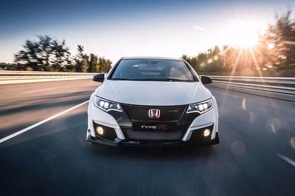 Honda Civic Type R 2015: Kiểu dáng thể thao, động cơ mạnh mẽ ảnh 3
