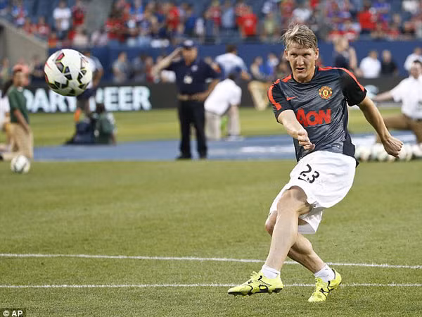 Guardiola tiết lộ gây "sốc" về Schweinsteiger ảnh 1