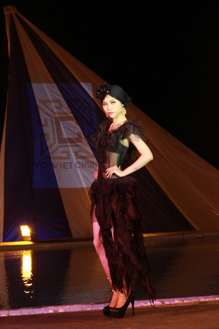 "I LOVE MUI NE": Khẳng định đẳng cấp thời trang của NTK Võ Việt Chung ảnh 2