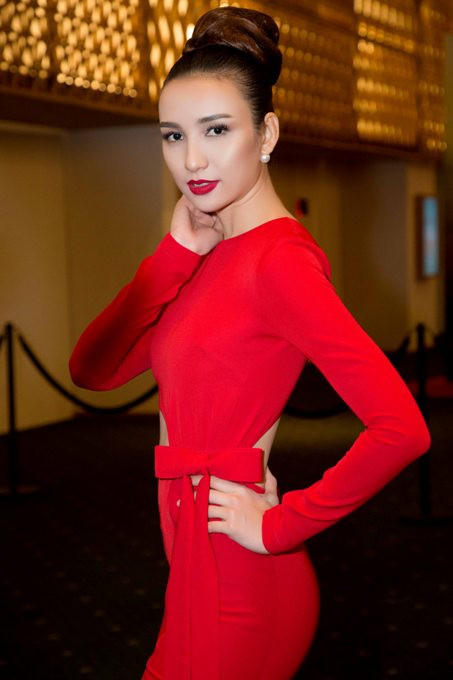 Diện đầm gợi cảm, Hoa hậu Ngọc Diễm khoe vòng eo và đường cong quyến rũ ảnh 2