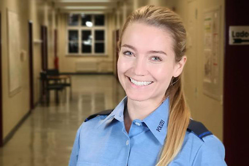 Cảnh sát Berlin tuyển mộ nữ tân binh trẻ qua truyền thông xã hội ảnh 1