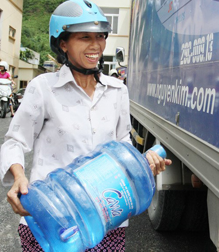 Cứu khát giữa vùng nước mênh mông ảnh 2