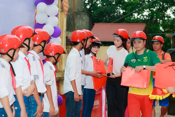 Hoa hậu Kỳ Duyên diễn hài cùng Xuân Bắc, Tự Long ảnh 1