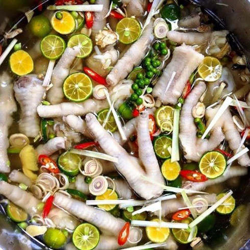 Chân gà - món mới trong bản đồ ẩm thực Hà Nội ảnh 2