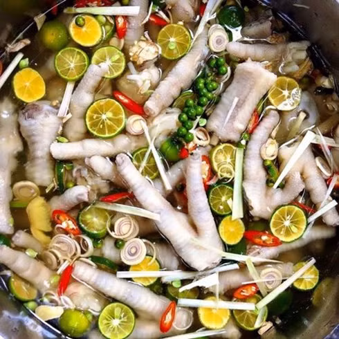 Chân gà - món mới trong bản đồ ẩm thực Hà Nội ảnh 2