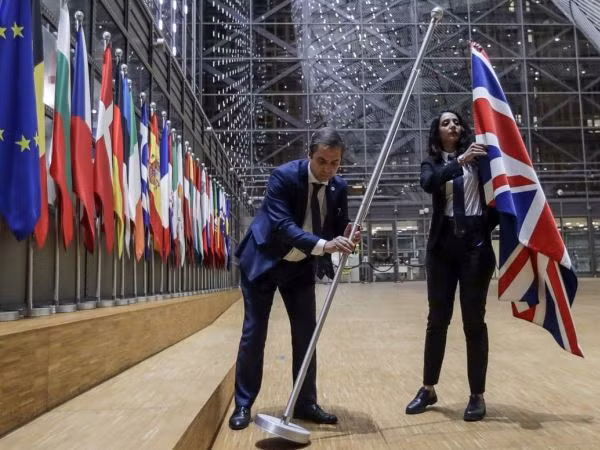 Vừa rời khỏi EU, Anh tính dỡ bỏ một số lệnh trừng phạt chống Nga ảnh 1