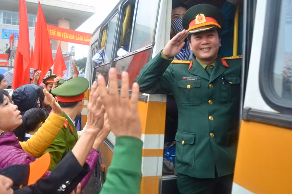 Bí thư Thành uỷ Phạm Quang Nghị động viên tân binh lên đường nhập ngũ ảnh 10