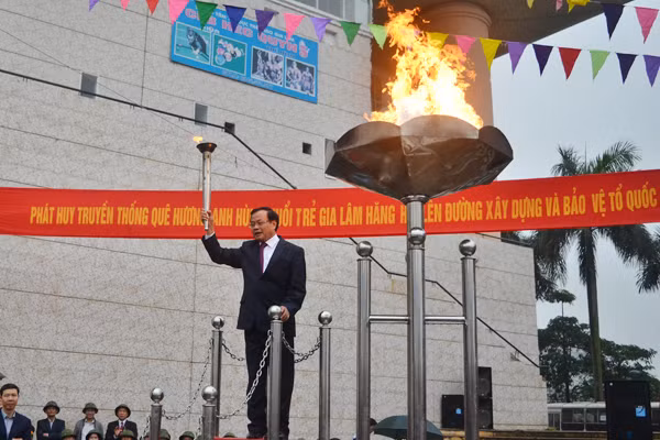 Bí thư Thành uỷ Phạm Quang Nghị động viên tân binh lên đường nhập ngũ ảnh 1