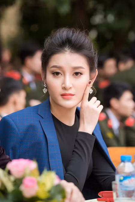 Á hậu Huyền My giản dị nhưng đầy quyến rũ trên "ghế nóng" ảnh 7