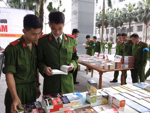 Sinh viên Học viện Cảnh sát với “Ngày hội đọc sách” ảnh 1