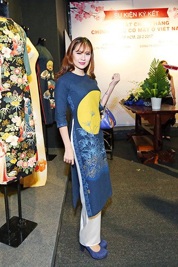 Hoa hậu Hương Giang nổi bật tại triển lãm áo dài ảnh 7