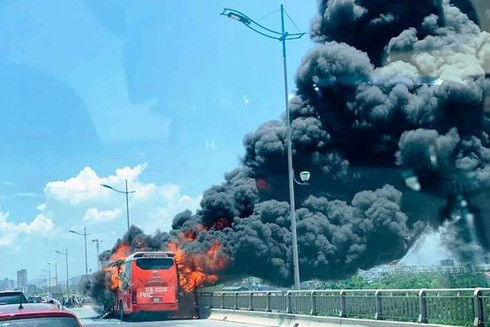 "Giải mã" nguyên nhân xe ô tô khách đang lưu thông trên đường bỗng dưng... cháy ảnh 2