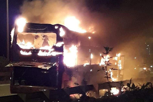 "Giải mã" nguyên nhân xe ô tô khách đang lưu thông trên đường bỗng dưng... cháy ảnh 1
