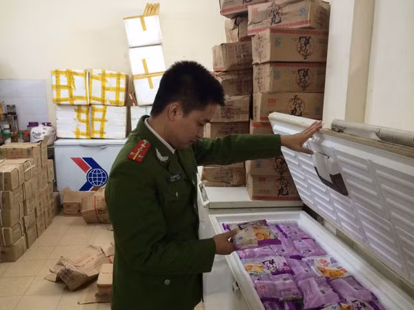 Tạm giữ 600 gói khoai môn lậu do Trung Quốc sản xuất ảnh 1