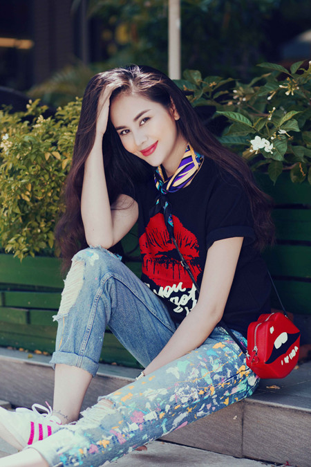 Diễn viên Sella Trương diện street style ấn tượng xuống phố ảnh 2