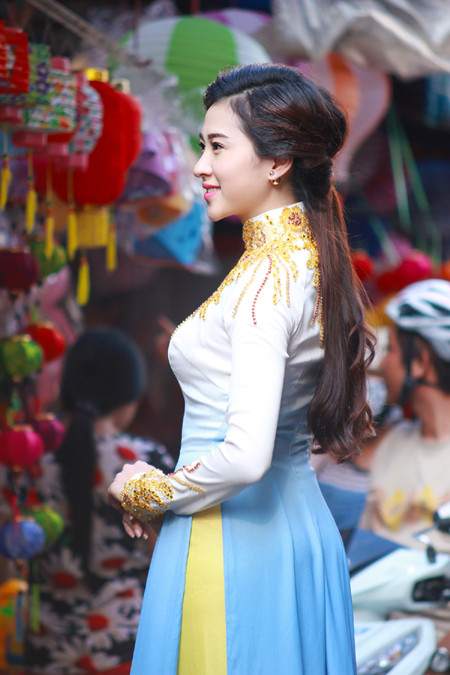 Top 10 Miss Ngôi sao Thùy Trang diện áo dài dạo phố đón Trung Thu ảnh 5