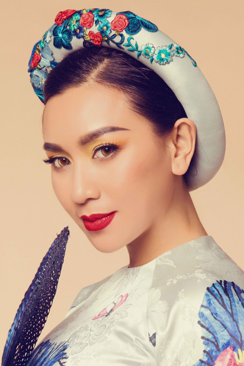 Rũ bỏ hình ảnh sexy, "nữ hoàng ảnh lịch" Y Phụng đài các với áo dài ảnh 1