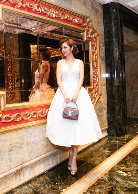 Hoa hậu Jennifer Phạm khoe vòng 1 căng đầy và eo thon khó cưỡng ảnh 4 Hoa hậu Jennifer Phạm khoe vòng 1 căng đầy và eo thon khó cưỡng ảnh 4